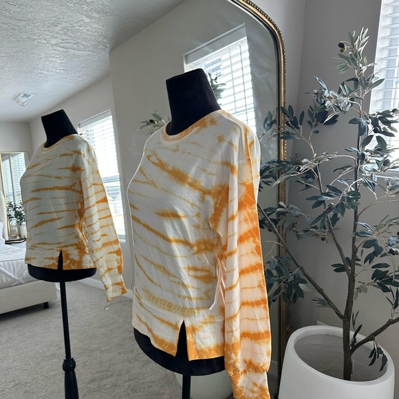 EVEREVE Sydney Tie Dye Pullover - Picture 2 of 4